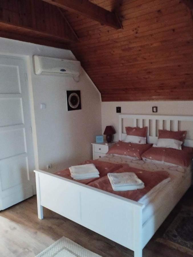 Nóra Appartement *